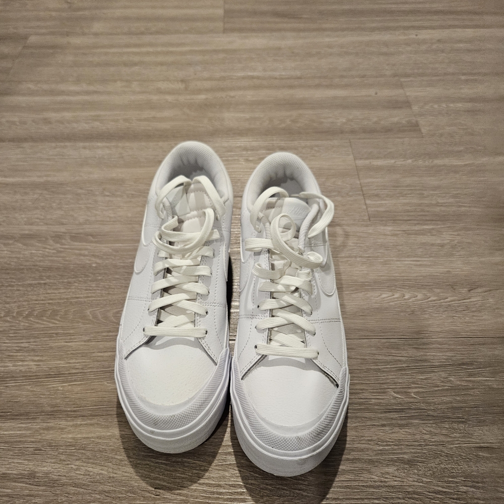 2022
Nike Womens Court Legacy Lift 'Triple White'